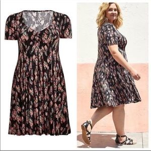 Torrid Feather Dress Super Soft Stretchy Fabric Sweetheart Neckline size 2
